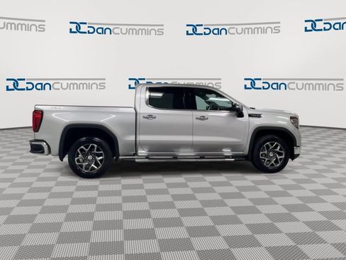 Used 2022 GMC Sierra 1500 SLT AWD/4WD image 9