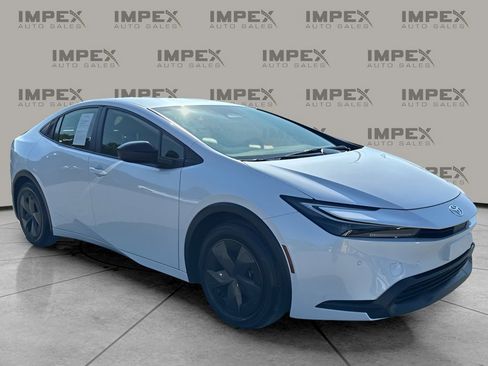 Used 2024 Toyota Prius LE image 7