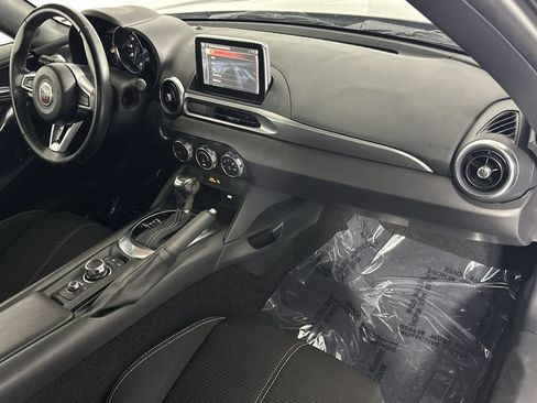 Used 2018 FIAT 124 Spider Classica w/ Technology & Siriusxm Group RWD image 29