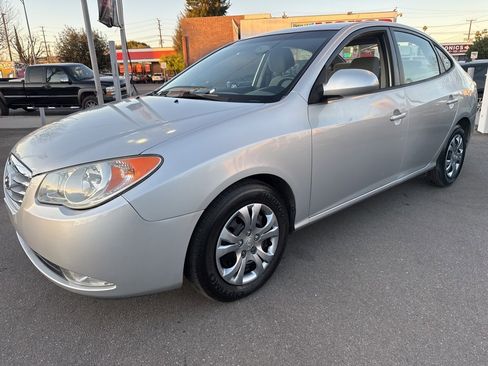Used 2010 Hyundai Elantra GLS image 2