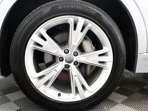 Used 2019 Audi Q8 Premium Plus w/ Premium Plus AWD/4WD image 26