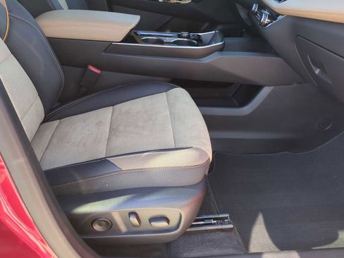 Used 2025 Chevrolet Equinox ACTIV w/ Safety and Technology Package image 28