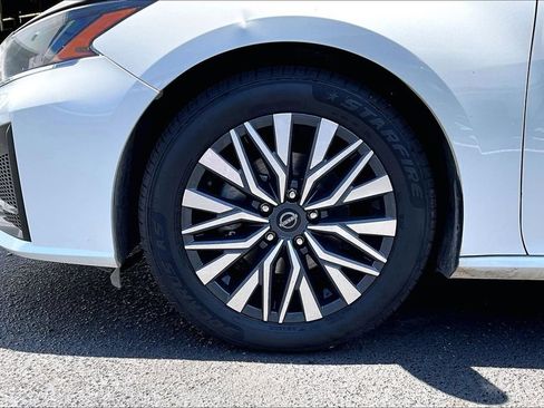 Used 2024 Nissan Altima 2.5 SV FWD image 31