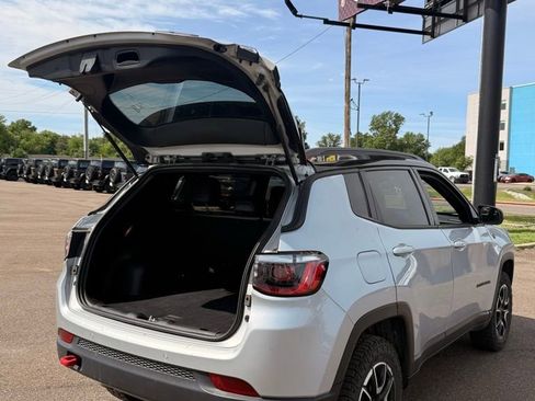 Used 2025 Jeep Compass Trailhawk AWD/4WD image 26