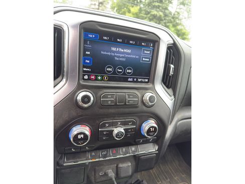 Used 2019 GMC Sierra 1500 SLE w/ SLE Value Package AWD/4WD image 3