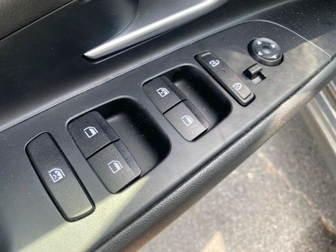 Used 2025 Hyundai Elantra SEL FWD image 13