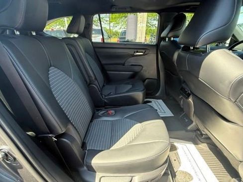Used 2021 Toyota Highlander XSE AWD/4WD image 29