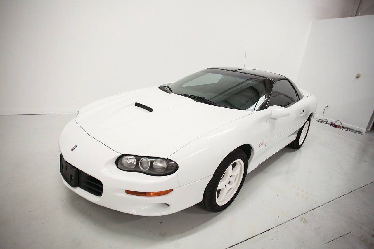 Used 2000 Chevrolet Camaro Z28 w/ SS Performance/Appearance Pkg RWD image 12
