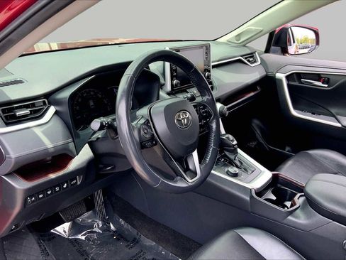 Used 2020 Toyota RAV4 Limited AWD/4WD image 18