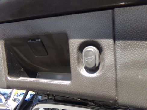 Used 2015 Chevrolet Suburban LTZ image 25