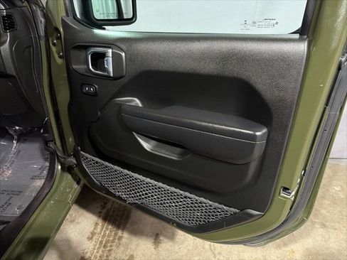 Used 2023 Jeep Gladiator Sport image 13