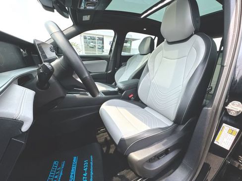 Certified 2025 Volkswagen Tiguan SE R-Line FWD image 19