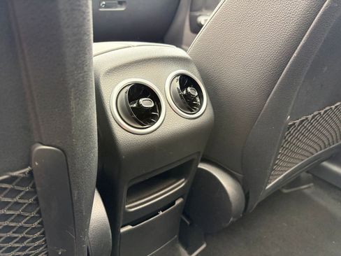 Used 2025 Mercedes-Benz GLB 250 image 24