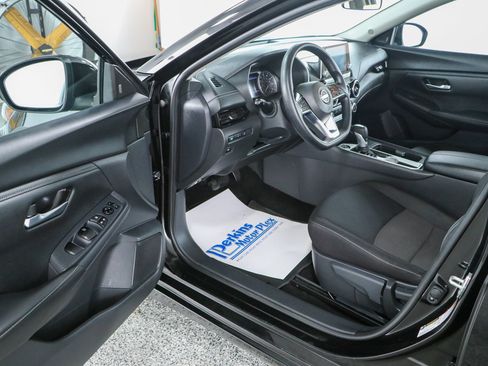 Used 2025 Nissan Sentra SV FWD image 3