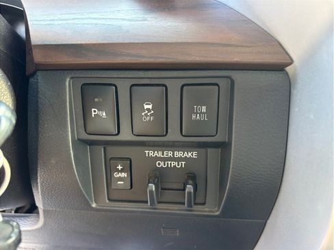 Used 2019 Toyota Tundra Limited w/ Limited Premium Package AWD/4WD image 33