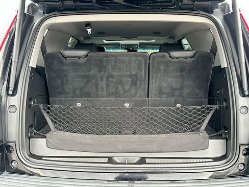 Used 2019 Cadillac Escalade Luxury RWD image 16