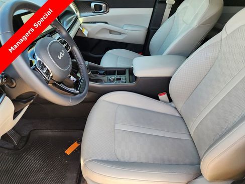 New 2025 Kia Sorento S image 9