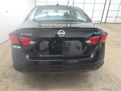 Used 2024 Nissan Altima 2.5 SV image 10