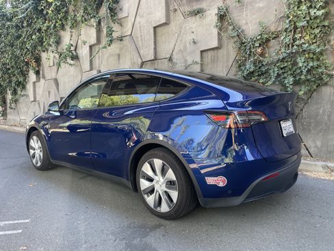 Used 2023 Tesla Model Y Long Range AWD/4WD image 11