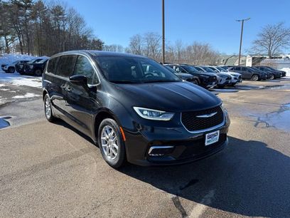 Used 2024 Chrysler Pacifica Touring-L