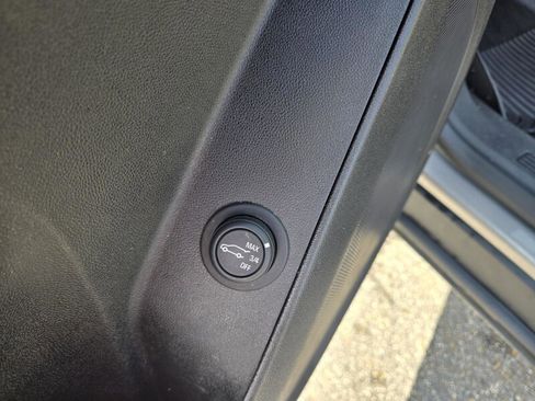 Used 2018 Chevrolet Equinox LT image 25