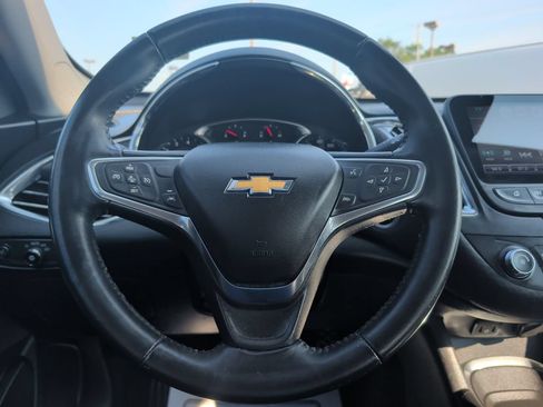 Used 2017 Chevrolet Malibu LT w/ Driver Confidence Package FWD image 11