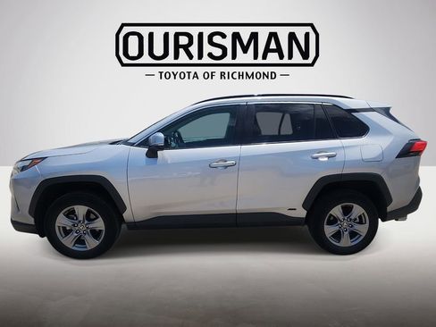 Used 2022 Toyota RAV4 XLE w/ Convenience Package AWD/4WD image 3