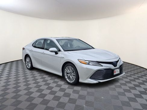Certified 2020 Toyota Camry XLE w/ Sunroof Package FWD image 5