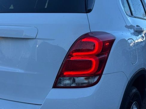 Used 2022 Chevrolet Trax LT w/ Driver Confidence Package image 9