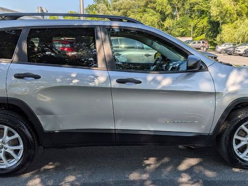 Used 2016 Jeep Cherokee Sport w/ Cold Weather Group AWD/4WD image 6