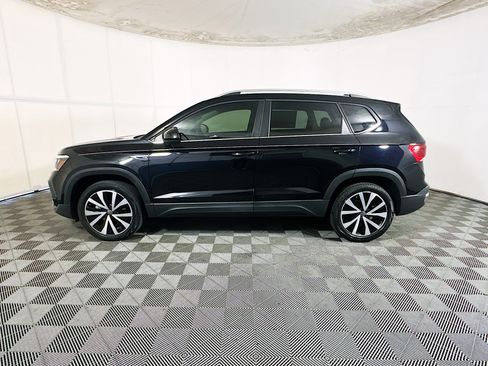 Used 2022 Volkswagen Taos SE FWD image 6