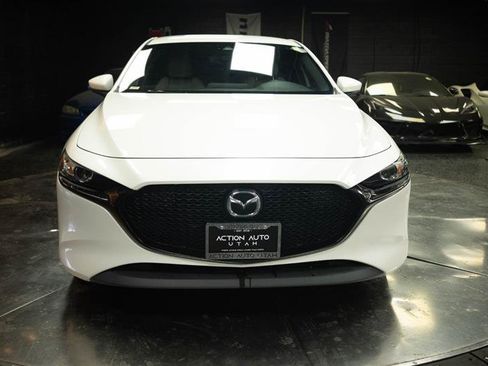 Used 2020 MAZDA MAZDA3 Hatchback w/ Preferred Package FWD image 3