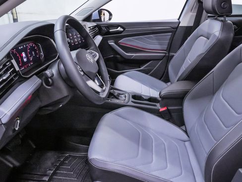 Used 2025 Volkswagen Jetta SEL image 9