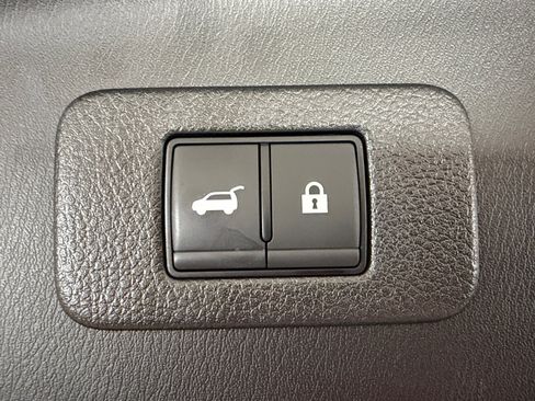 Used 2024 Nissan Armada SL w/ Captain's Chairs Package RWD image 36