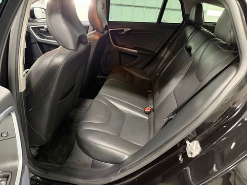 Used 2016 Volvo V60 T5 Cross Country w/ Convenience Package AWD/4WD image 10