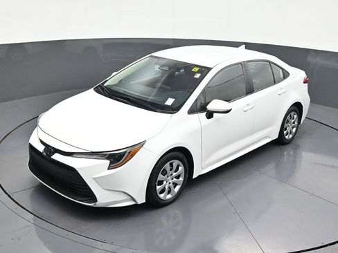 Used 2025 Toyota Corolla LE image 15
