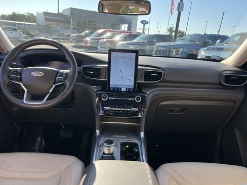 Used 2023 Ford Explorer Platinum w/ Technology Package AWD/4WD image 23
