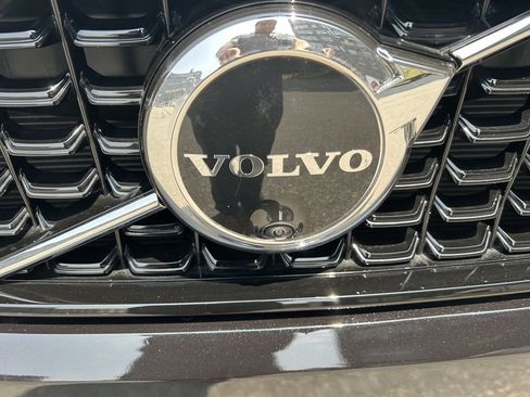 Certified 2025 Volvo XC40 B5 Plus image 5