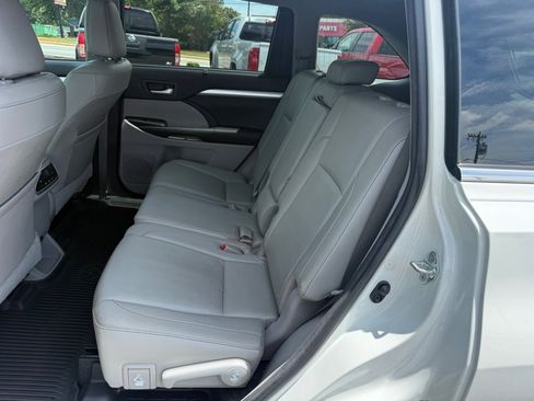 Used 2016 Toyota Highlander XLE FWD image 14