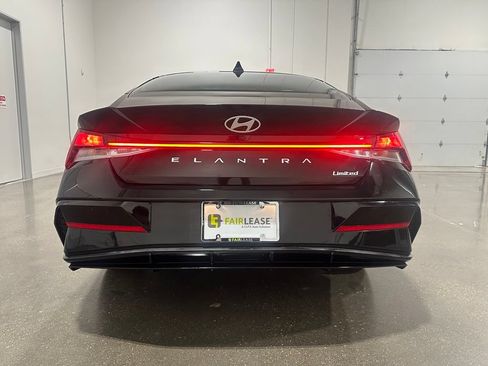 Used 2025 Hyundai Elantra Limited FWD image 6
