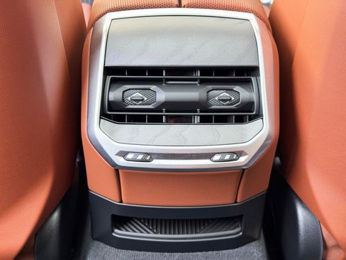 Used 2025 BMW i7 xDrive60 w/ Executive Package AWD/4WD image 40