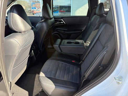 Used 2023 Mitsubishi Outlander SE Black Edition image 19