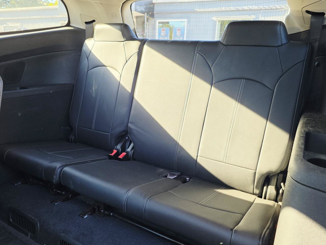 Used 2017 Chevrolet Traverse LT FWD image 16