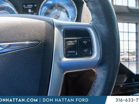 Used 2014 Chrysler 300 C RWD image 15
