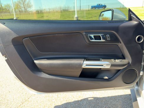 Used 2016 Ford Mustang Coupe RWD image 10