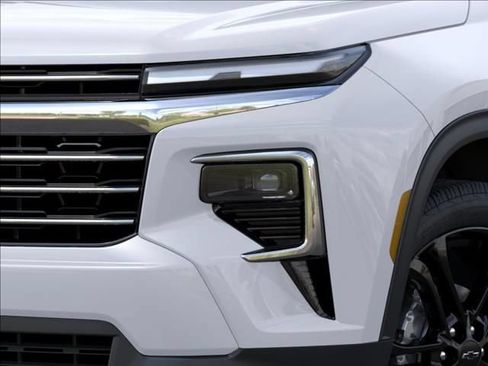New 2026 Chevrolet Traverse LT w/ Driver Confidence Package AWD/4WD image 12
