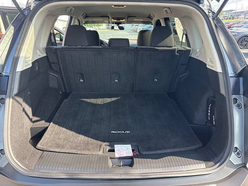 Used 2022 Nissan Rogue SV FWD image 9