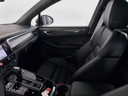 Certified 2026 Porsche Macan S AWD/4WD image 30