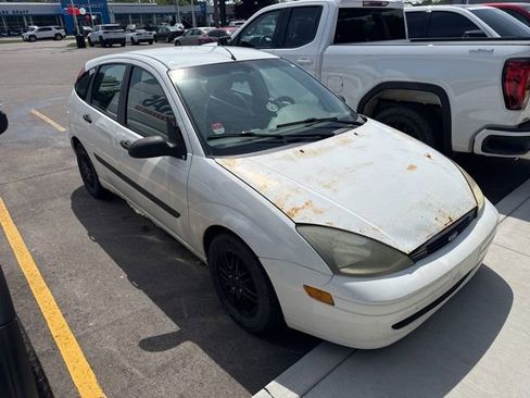 Used 2003 Ford Focus ZX5 Hatchback FWD image 2