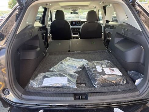 New 2025 Volkswagen Tiguan SE AWD/4WD image 24